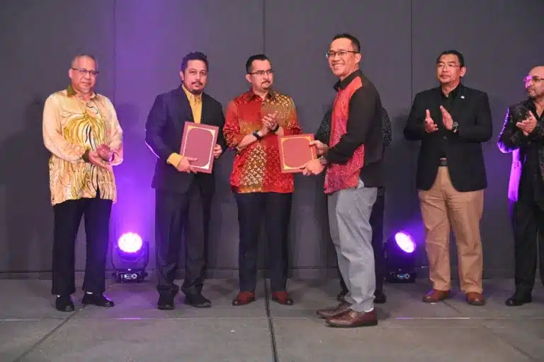 Muafakat and Israk: Shaping the Future of Education with Technology at Awards Night 2023
